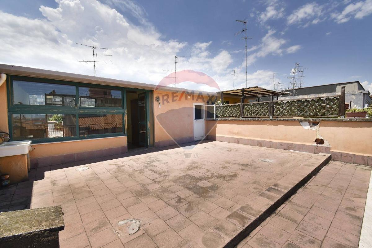 Apartamento T3 em Aci Catena, Italy N.º 279748