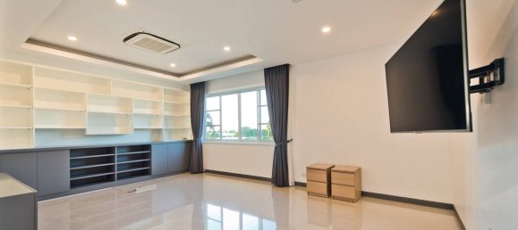 5 bedrooms Cafe / restaurant in Pattaya, Thailand No. 5108 9