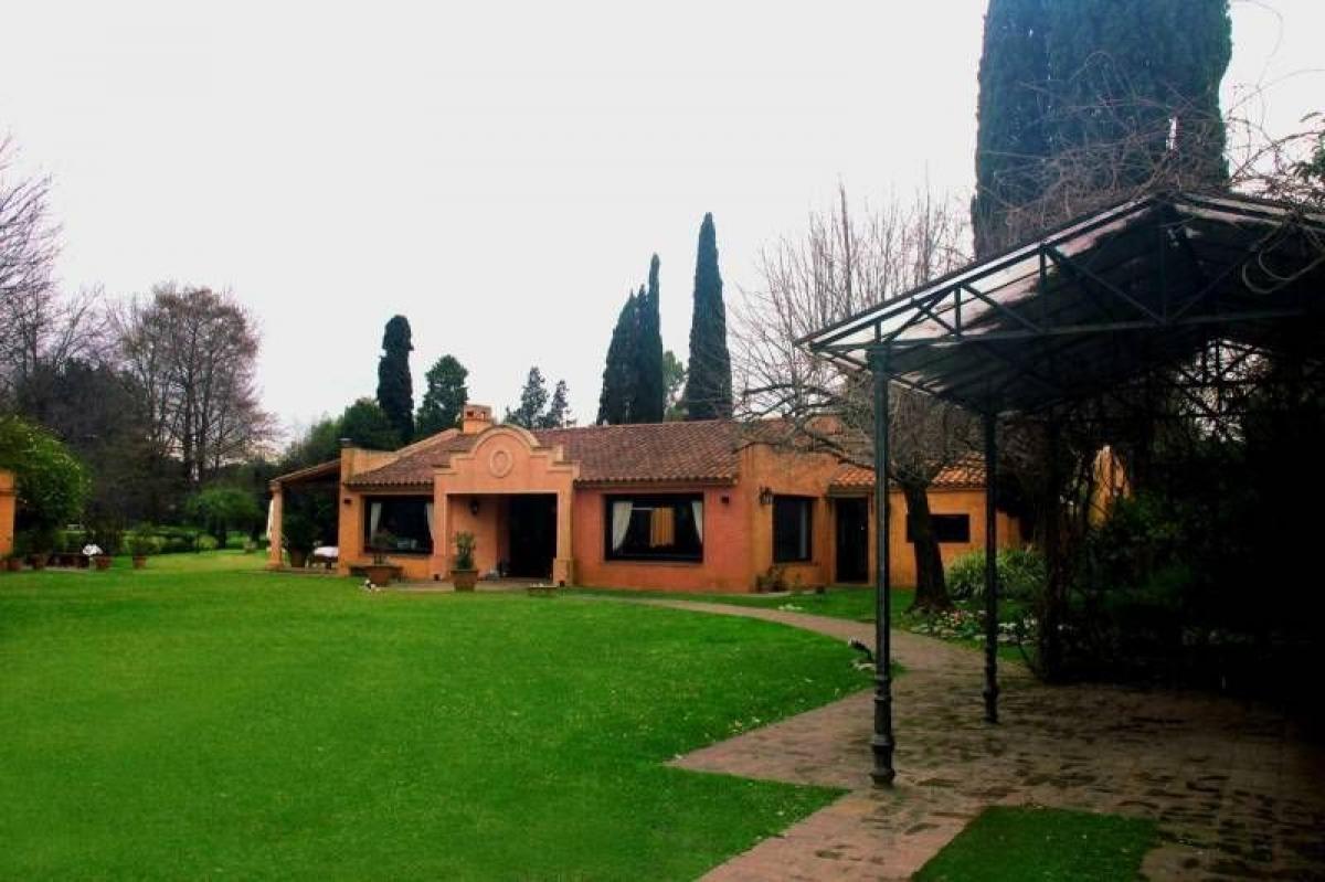 Дом с 3 спальнями в Пилар, Аргентина № 2733