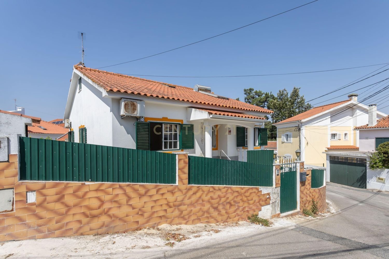 2 bedrooms House in Almada, Portugal No. 300950