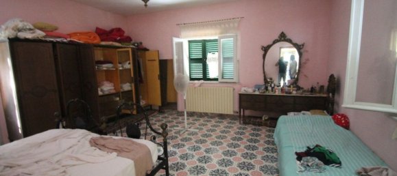 7 rooms House in Senigallia, Italy No. 134004 5