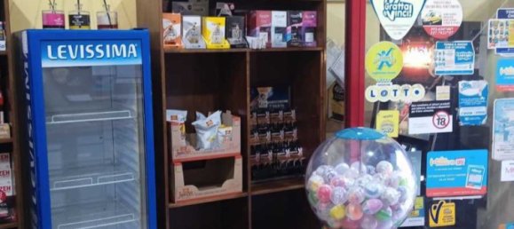 2 Schlafzimmer Gewerbliche Immobilie in Maruggio, Italy, Nr. 42471 4