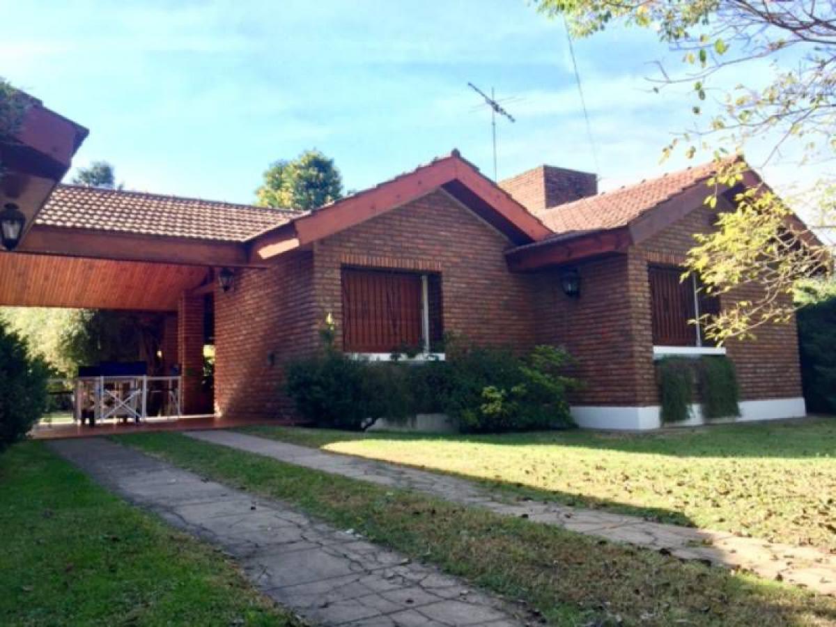 3 bedrooms House in Marcos Paz, Argentina No. 11741