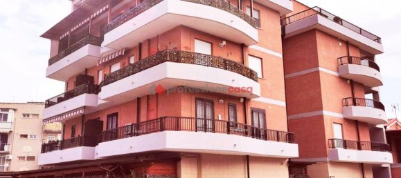 Apartamento de 2 dormitorios en Foggia, Italy No. 355588 2