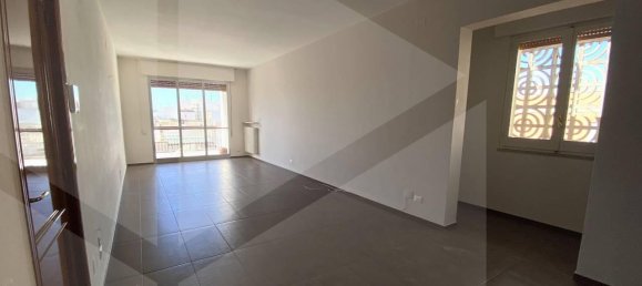 4-salle Appartement à Andria, Italy No. 13130 2