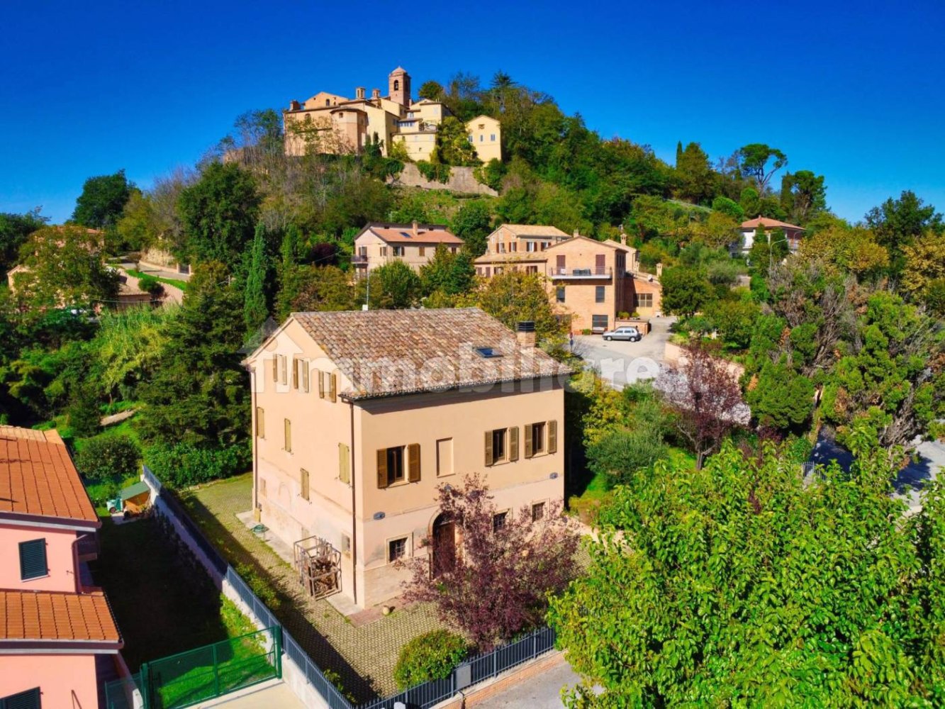 Villa de 5 dormitorios en Sant'Angelo in Pontano, Italy No. 91228