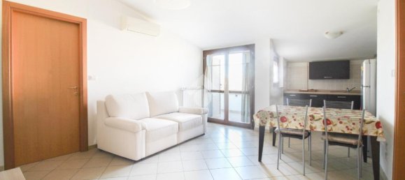 3 rooms Apartment in Montesilvano, Italy No. 14790 3