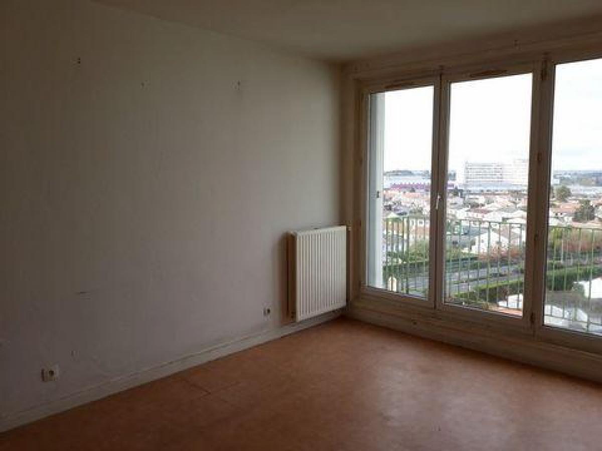 2 bedrooms Condo in Cholet, France No. 34999