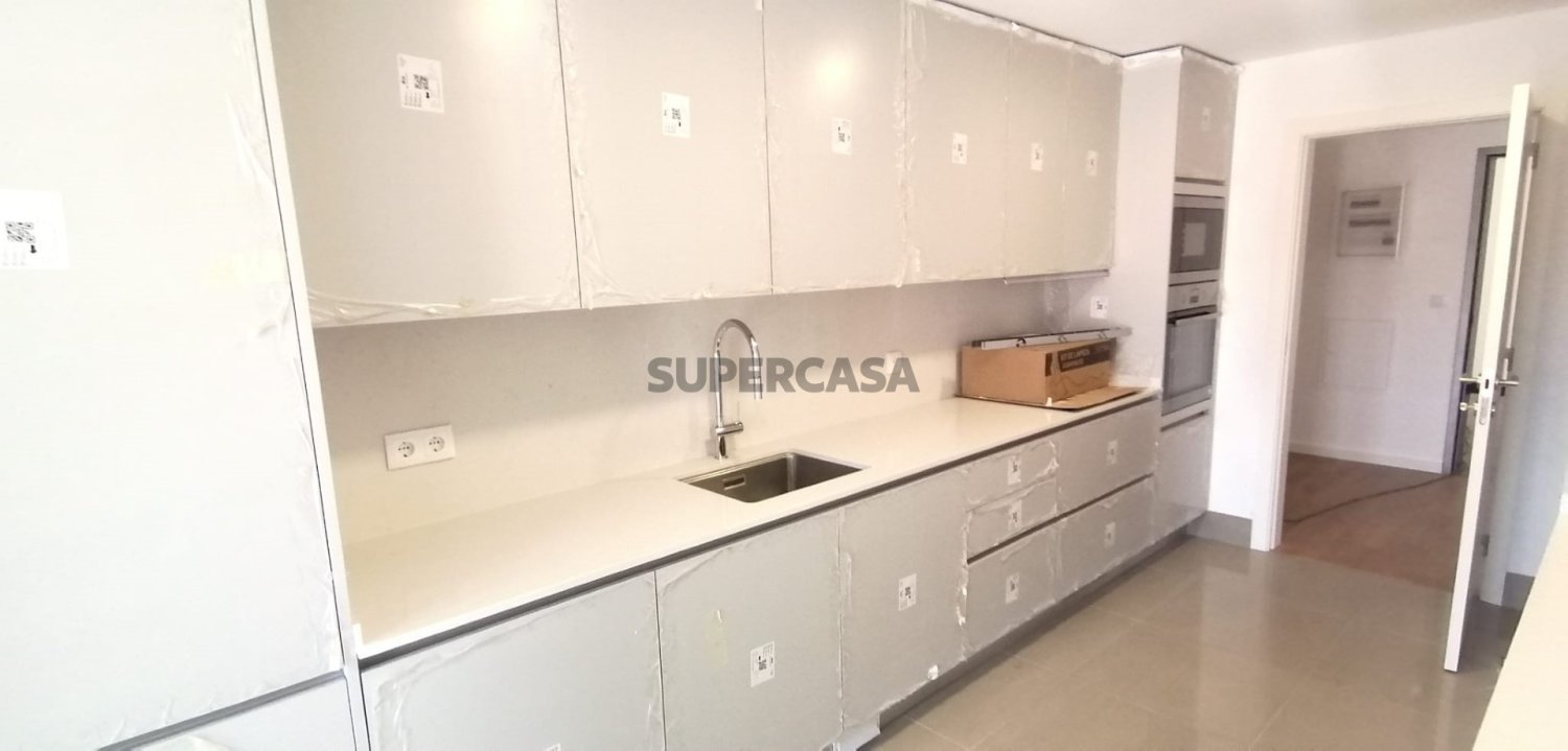 3 bedrooms Apartment in Loures, Portugal No. 351760