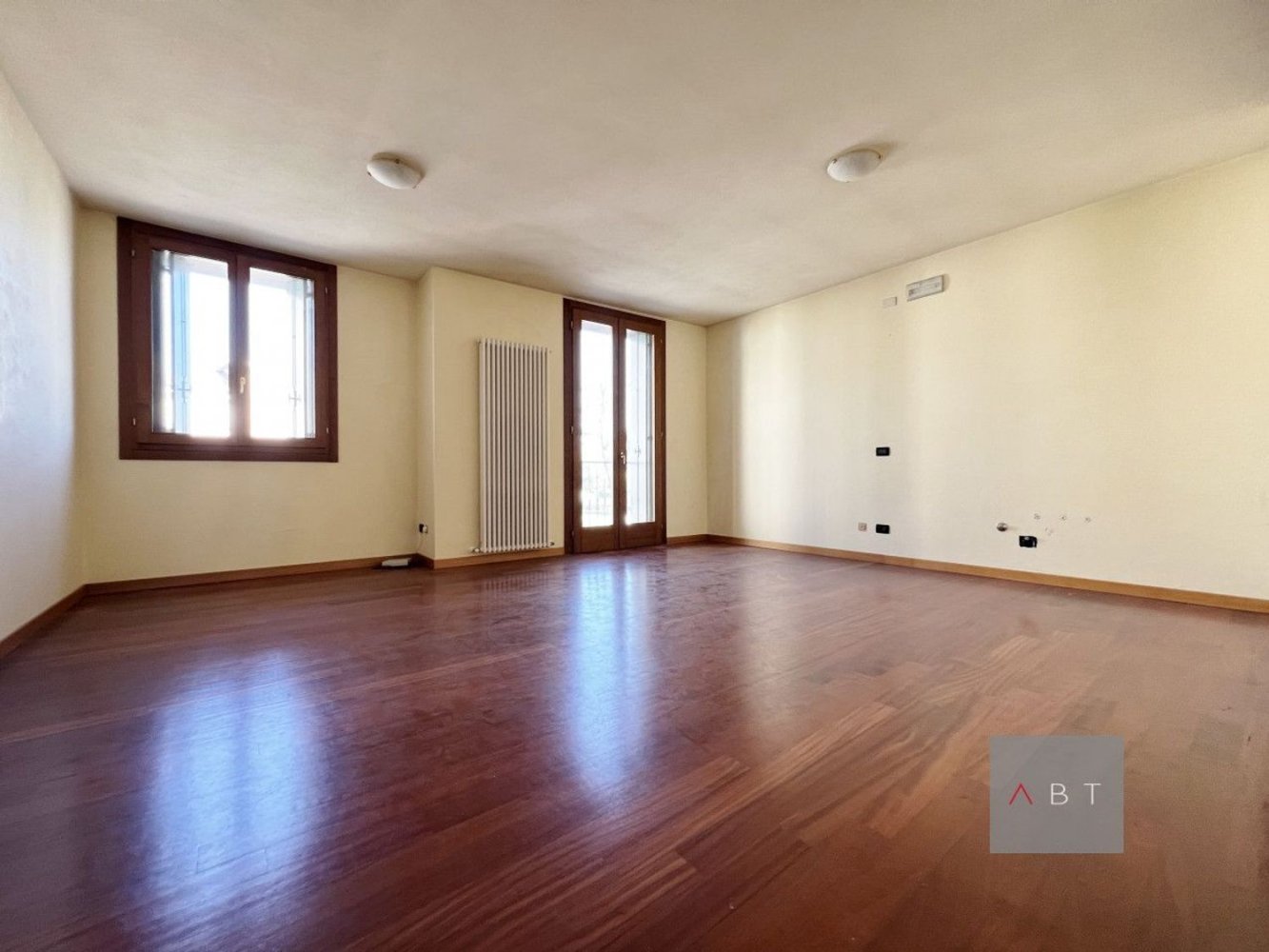 3غرفة شقة في San Giorgio in Bosco, Italy رقم 300329