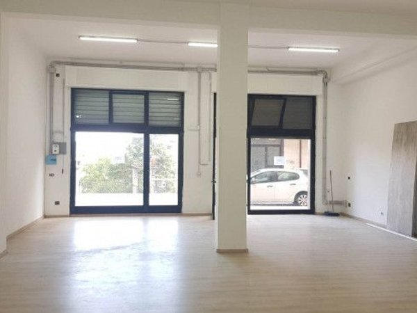 115m² Commercial property in Campobasso, Italy No. 178817