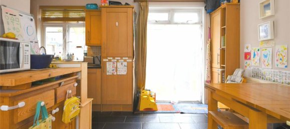 3 Schlafzimmer Gewerbliche Immobilie in Enfield, United Kingdom, Nr. 11502 6