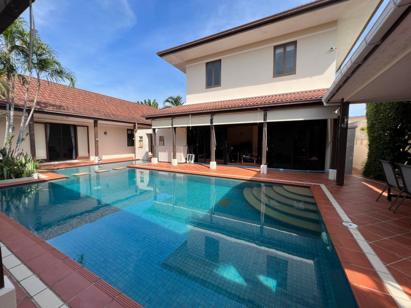 5 bedrooms Villa in Hua Hin, Thailand No. 4231