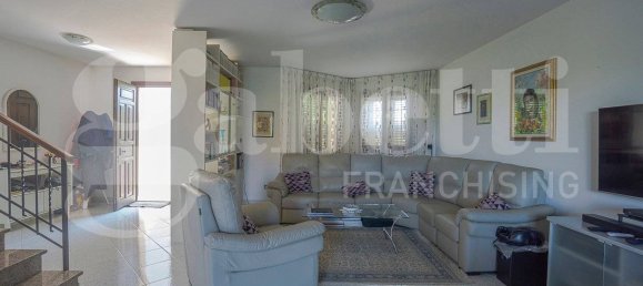 3 bedrooms House in Oristano, Italy No. 319055 2