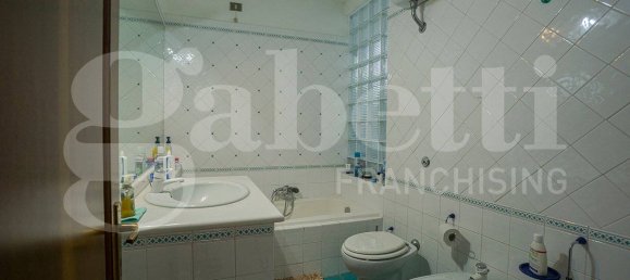 3 bedrooms House in Oristano, Italy No. 319055 5