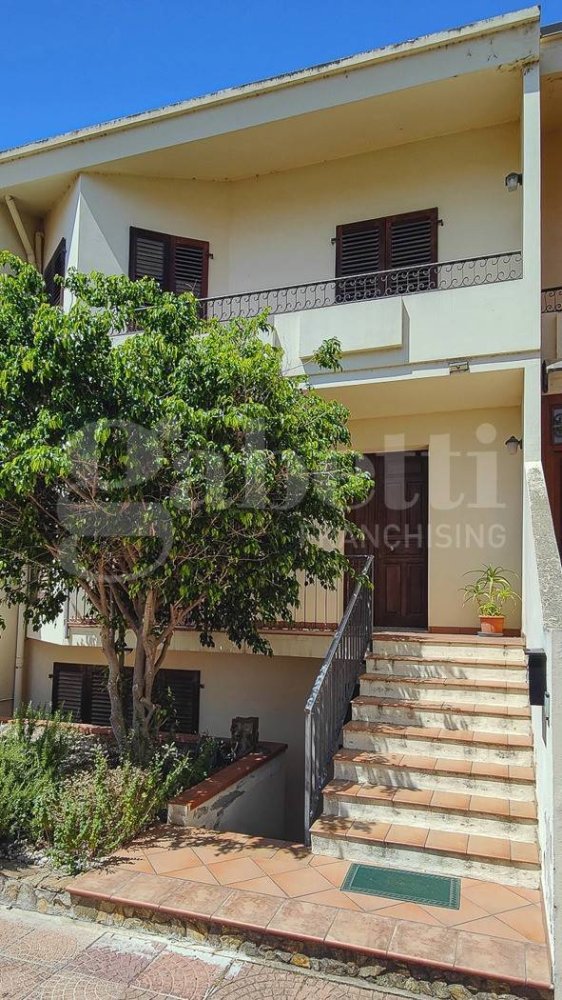 3 bedrooms House in Oristano, Italy No. 319055