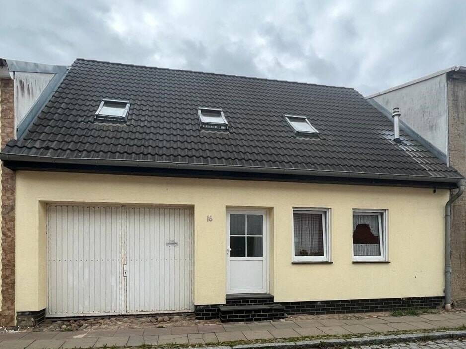 3-salle Maison de ville à Demmin, Germany No. 367890