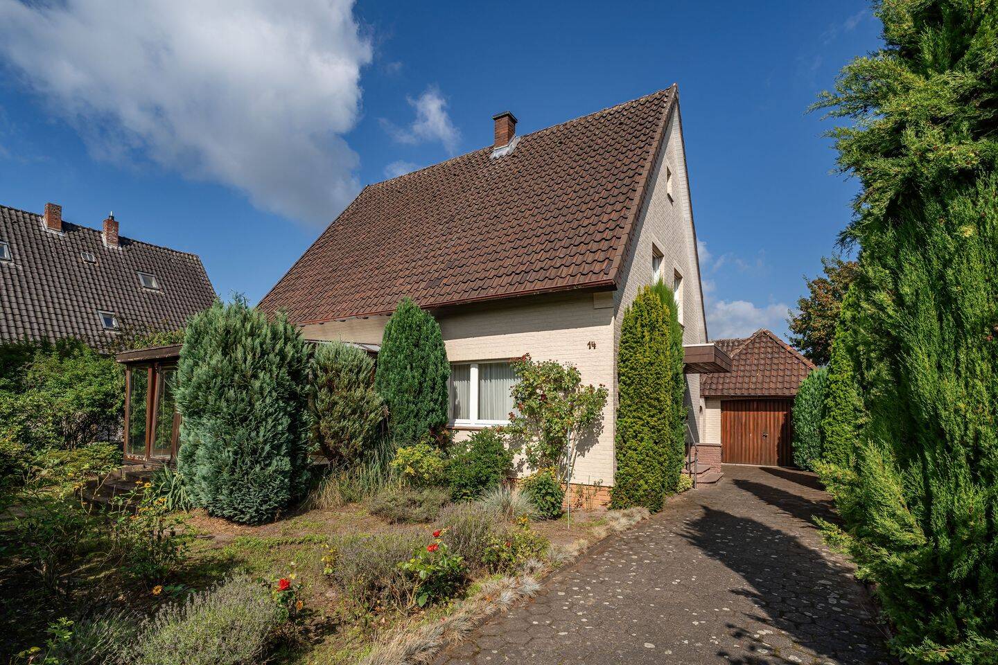 Adosado de 6 habitaciónes en Gutersloh, Germany No. 281022