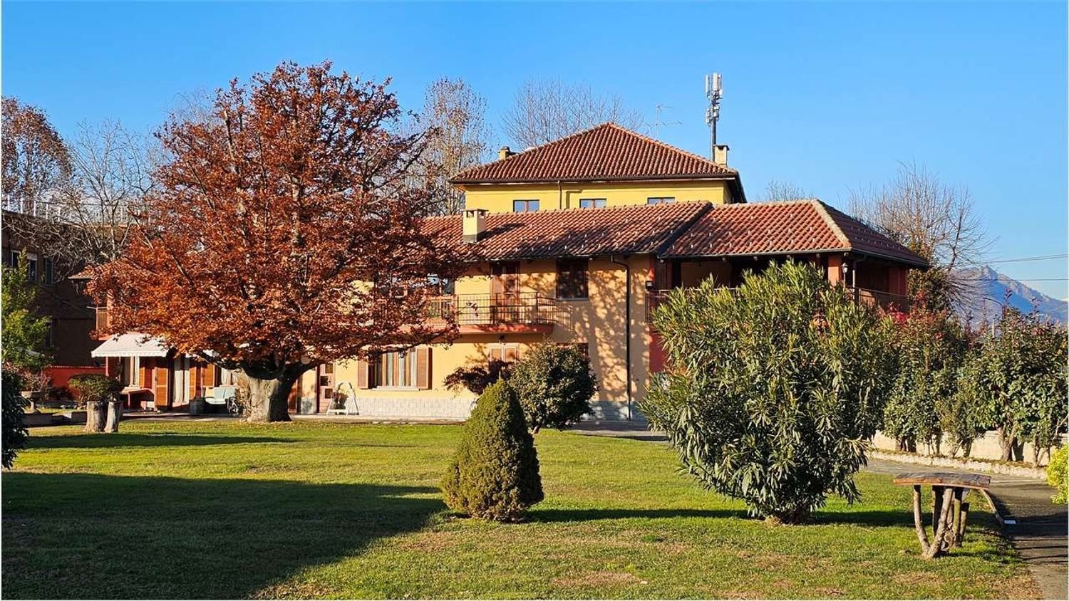 5-salle Villa à Pinerolo, Italy No. 95540