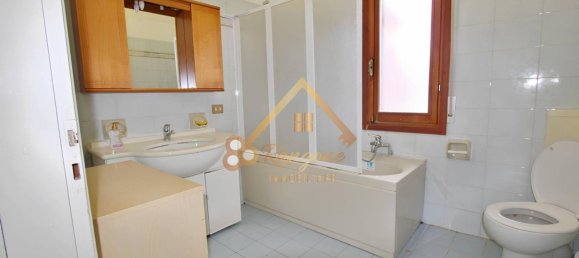 3 bedrooms Apartment in Castelnuovo Rangone, Italy No. 374784 22