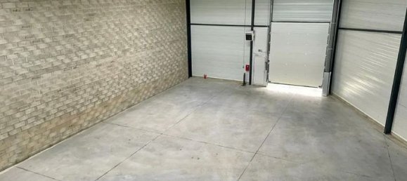 1133m² Commercial property in Marines, France No. 353996 5