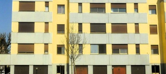 5 rooms Apartment in Reggio Emilia, Italy No. 7386 8