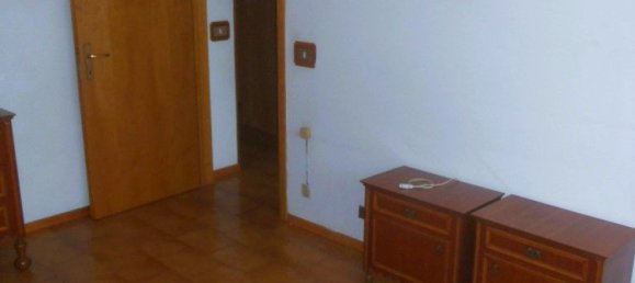 5 rooms Apartment in Reggio Emilia, Italy No. 7386 3