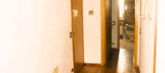 5 rooms Apartment in Reggio Emilia, Italy No. 7386 19