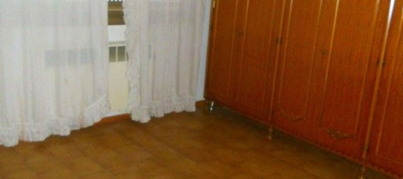 5 rooms Apartment in Reggio Emilia, Italy No. 7386 2