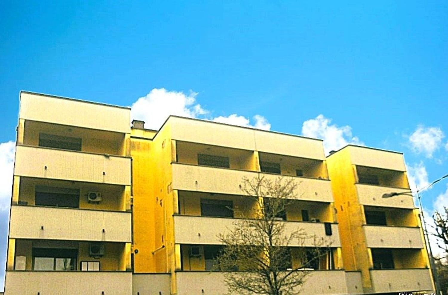 5 rooms Apartment in Reggio Emilia, Italy No. 7386