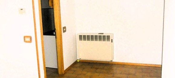 5 rooms Apartment in Reggio Emilia, Italy No. 7386 26