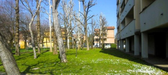 5 rooms Apartment in Reggio Emilia, Italy No. 7386 12
