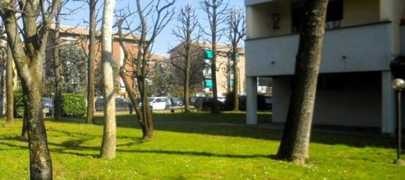 5 rooms Apartment in Reggio Emilia, Italy No. 7386 11