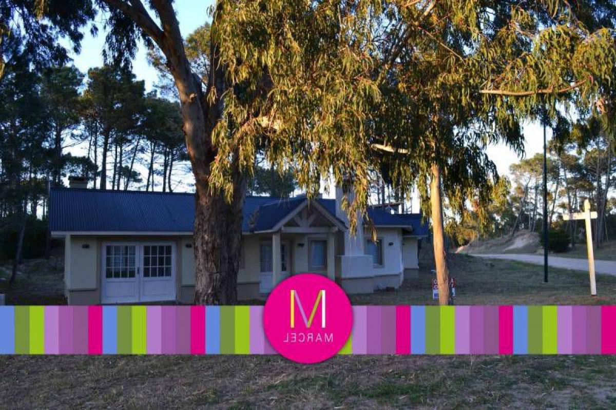 Casa de 3 dormitorios en Mar del Plata, Argentina No. 101329