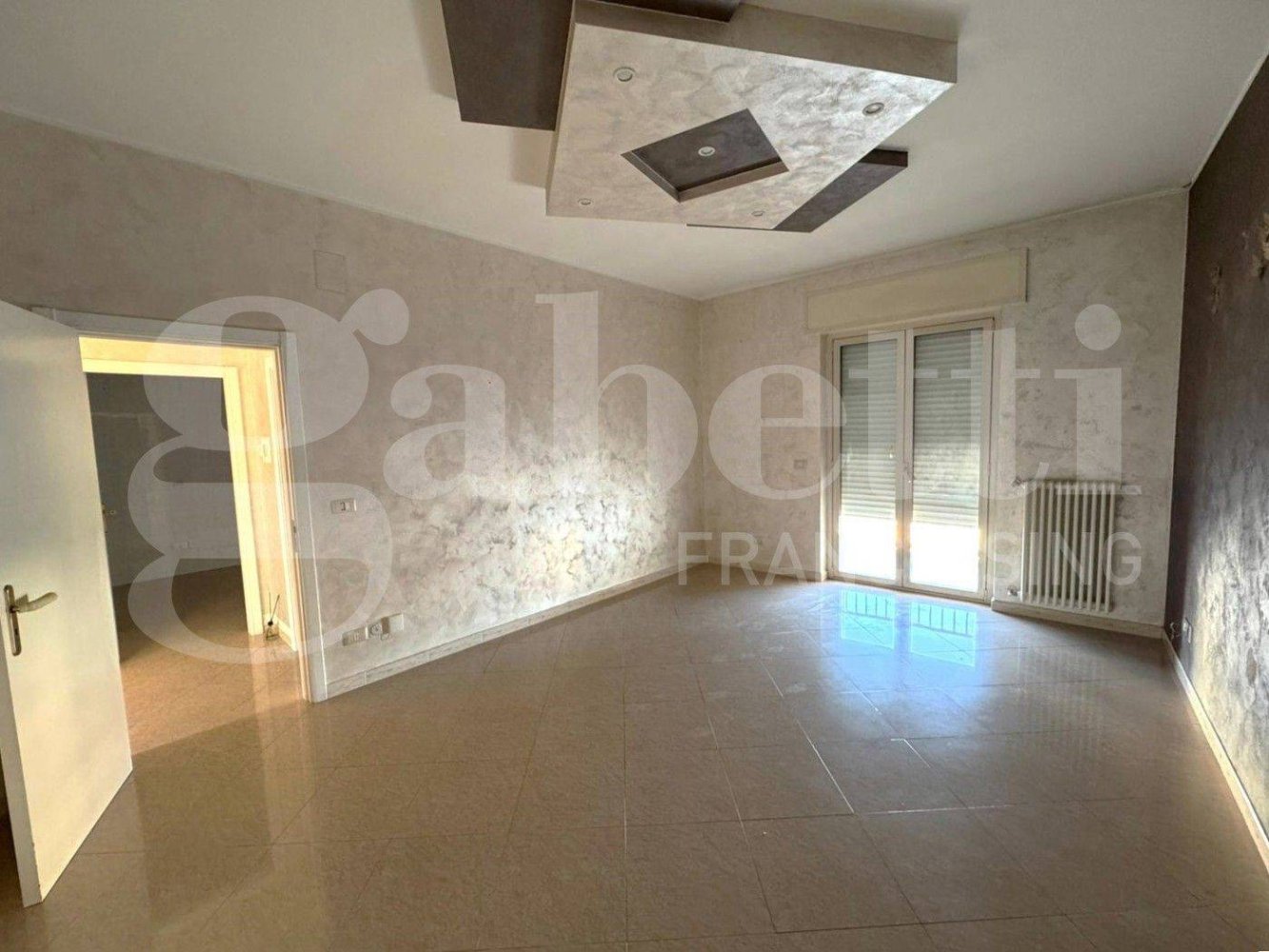 Apartamento T2 em Bari, Italy N.º 399213