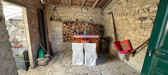 8 rooms House in Pontremoli, Italy No. 123949 3