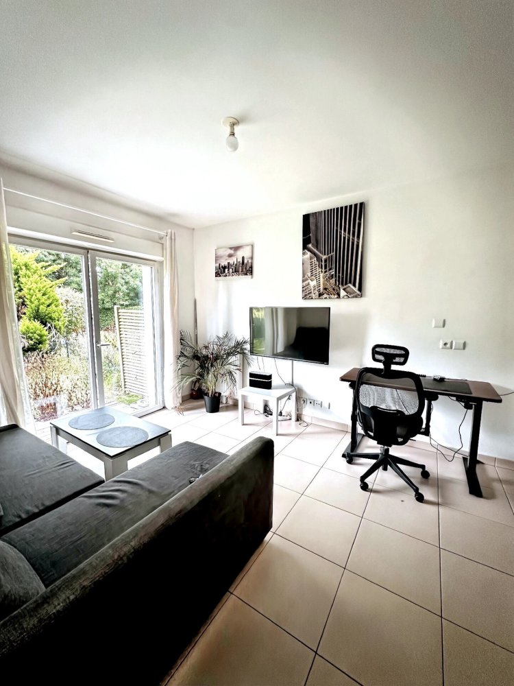 1 bedroom Apartment in Bois-d'Arcy, France No. 297182