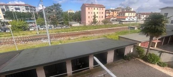 3-salle Appartement à Vigevano, Italy No. 273252 5