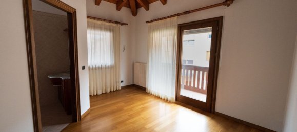 14 غرف نوم فيلا في Udine, Italy رقم 375995 33