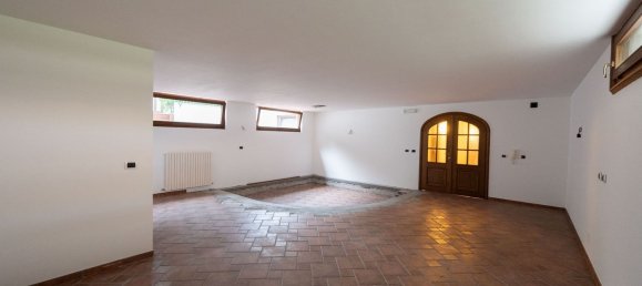 14 غرف نوم فيلا في Udine, Italy رقم 375995 37