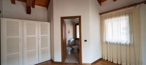 14 غرف نوم فيلا في Udine, Italy رقم 375995 34