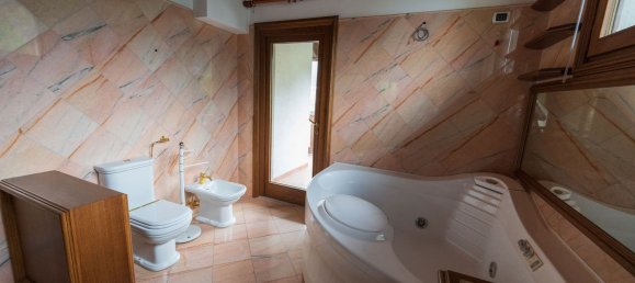 14 غرف نوم فيلا في Udine, Italy رقم 375995 30