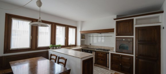 14 غرف نوم فيلا في Udine, Italy رقم 375995 16