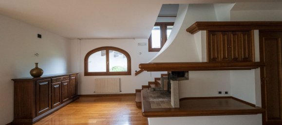 14 غرف نوم فيلا في Udine, Italy رقم 375995 25