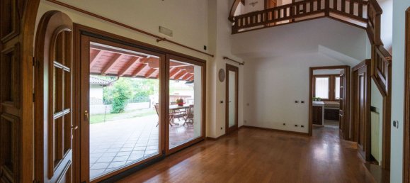 14 غرف نوم فيلا في Udine, Italy رقم 375995 12