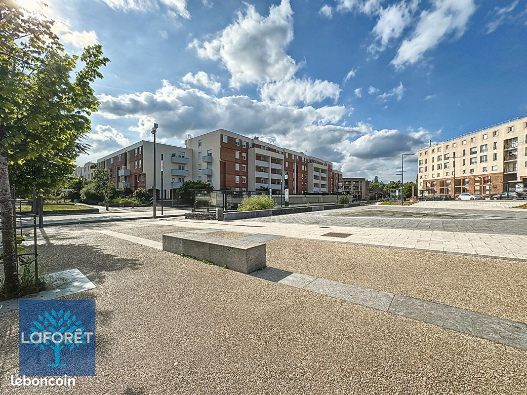 Apartamento de 1 dormitorio en Evry, France No. 166123