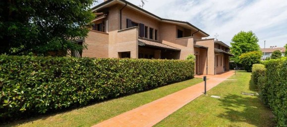 3 bedrooms Villa in Argelato, Italy No. 358884 2