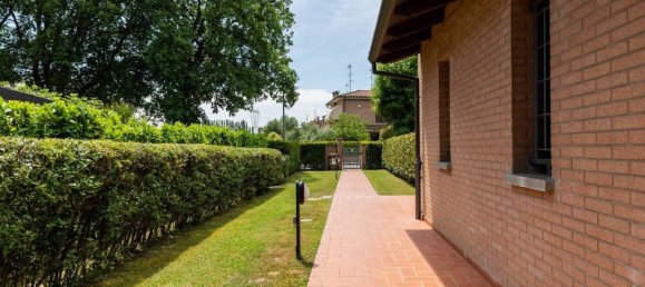 3 bedrooms Villa in Argelato, Italy No. 358884 3