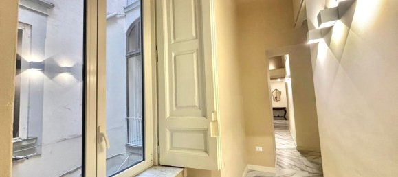 5 rooms Apartment in Naples, Italy No. 275904 14