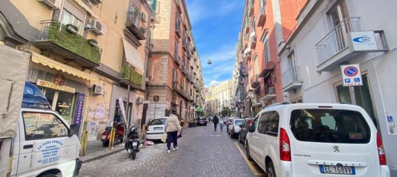 5 rooms Apartment in Naples, Italy No. 275904 2